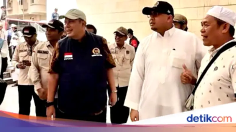 Instruksi Prabowo, Andre Rosiade Salurkan 122 Sapi Kurban di Sumbar