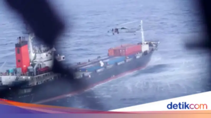 Iran Peringatkan Inggris dan Prancis Jangan Kirim Kapal Perang ke Selat Hormuz