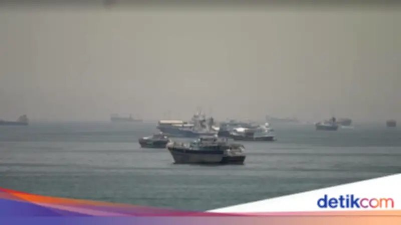Iran Tembaki Kapal di Selat Hormuz Balas Serangan Militer AS