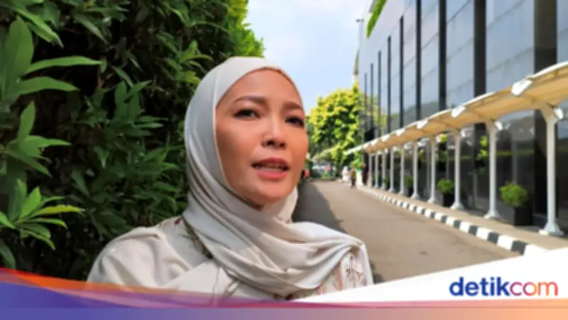 Istri Jenguk Yaqut Cholil Qoumas di Rutan KPK Bawakan Tempe Goreng