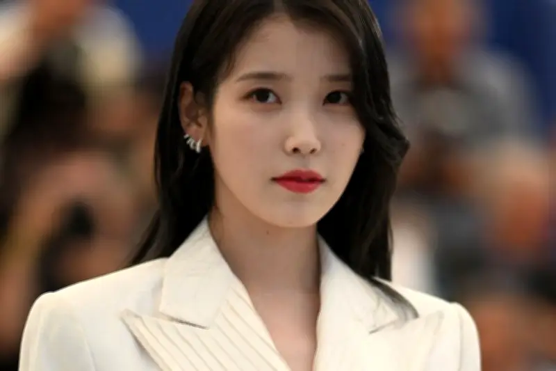 IU Minta Maaf Secara Tertulis Atas Kontroversi Sejarah Drama Perfect Crown