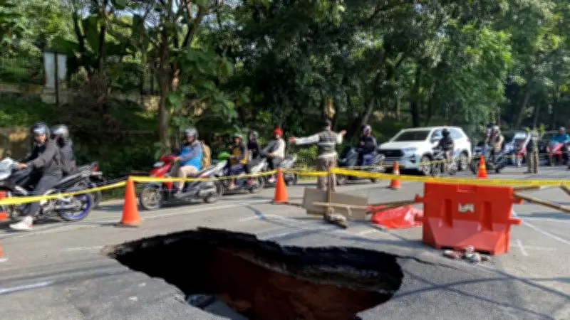 Jalan Amblas di Lenteng Agung Jaksel, Macet Parah dan Rekayasa Lalin