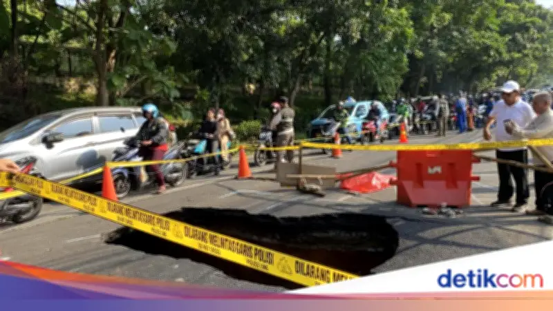 Jalan Lenteng Agung Jaksel Amblas, Lalin Arah Depok Macet Parah