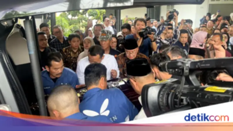 Jenazah Anggota BPK Haerul Saleh Diberangkatkan ke Kolaka
