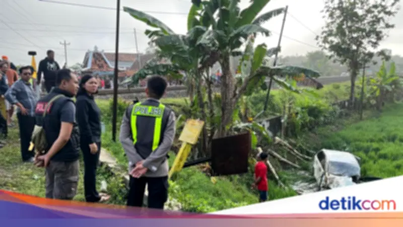 KA Argo Bromo Anggrek Tabrak Mobil di Grobogan, 4 Tewas