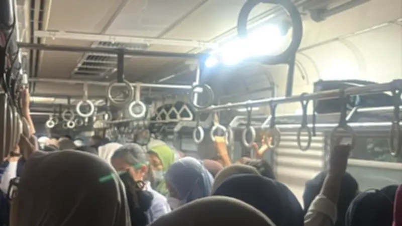 KAI Ungkap Penyebab KRL Berhenti Mendadak: Percikan Api di Tiang Listrik