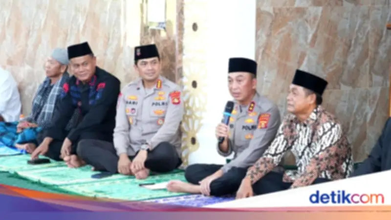Kapolda Sumsel Serap Aspirasi Warga Lewat Jumat Curhat di Masjid Ar-Rahman