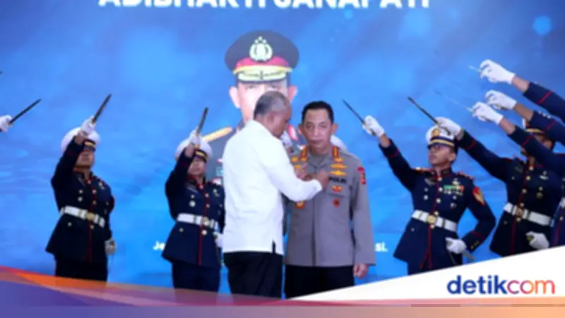 Kapolri Terima Adhi Bhakti Senapati, Perkuat Sinergi Keamanan Siber