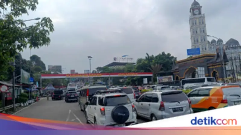 Kawasan Puncak Bogor Padat, One Way Berlaku Pagi Ini