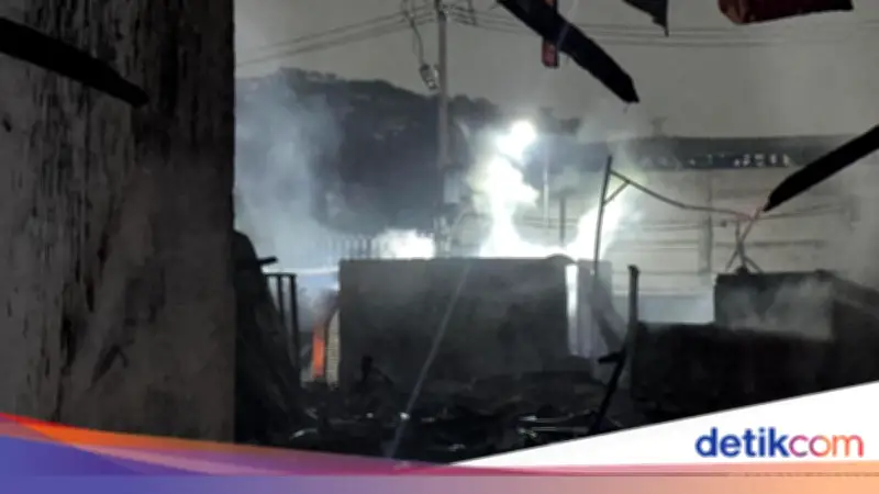 Kebakaran Besar Landa Permukiman Padat di Gandamekar Cikarang Barat