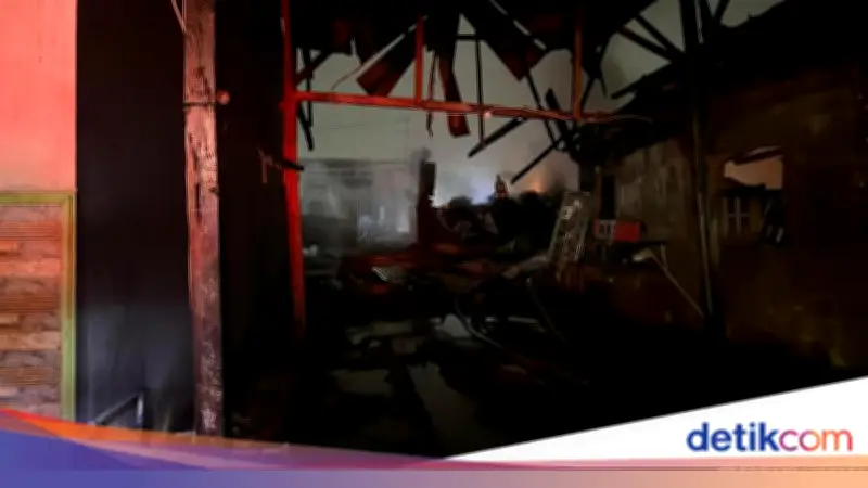 Kebakaran Hanguskan Permukiman Padat di Gandamekar Cikarang Barat