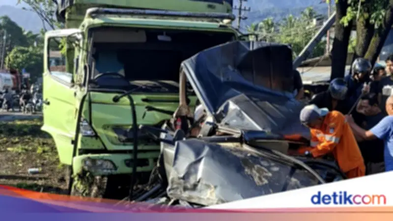 Kecelakaan Beruntun di Padang Tewaskan 3 Orang, 4 Luka-Luka