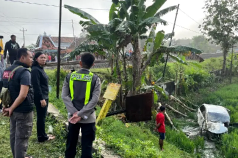Kecelakaan Maut di Grobogan: Mobil Avanza Ditabrak KA, 4 Tewas