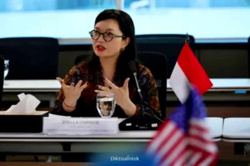 Kemdiktisaintek Buka Peluang Guru AS Mengajar di Sekolah Garuda