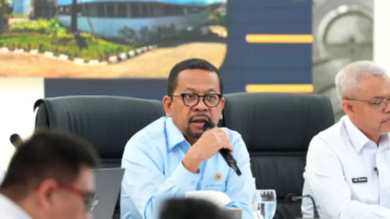 Kepala Bakom Ingatkan Bahaya Hoaks di Medsos, Amien Rais Jadi Korban