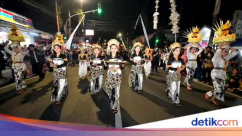 Kirab Budaya Napak Tilas Padjadjaran Dimulai dengan Mahkota Binokasih