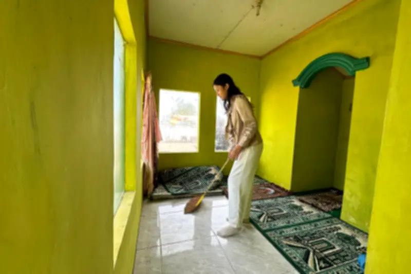 Kisah Nadin: Siswi Kristen Bersihkan Mushala untuk Wisata di Purworejo