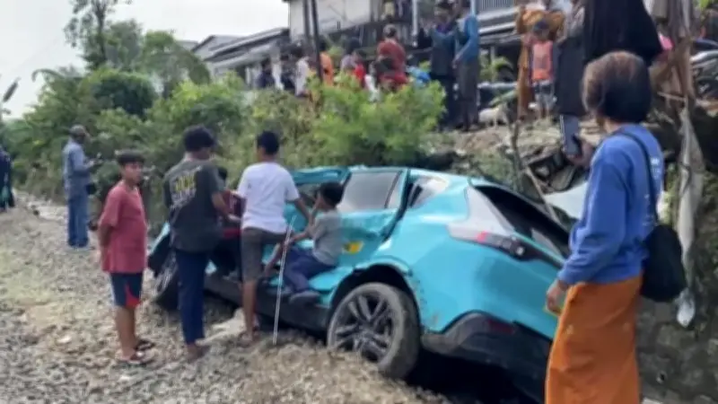 KNKT Ungkap Penyebab Taksi Green SM Berhenti di Rel Sebelum Tertemper KRL