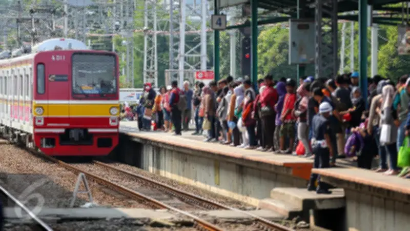 KRL Alami Gangguan Listrik, Perjalanan Tertahan di Lintas Jurangmangu-Pondok Ranji