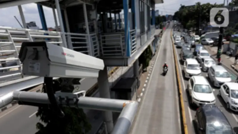 Kronologi Pemotor Tewas Usai Kecelakaan Tunggal di Jalur Busway Slipi