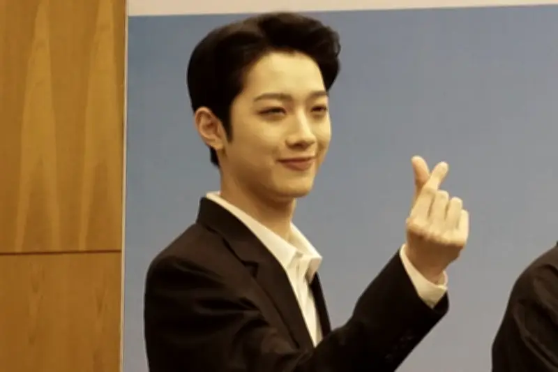 Lai Guanlin Reuni Virtual dengan Wanna One di Program Spesial