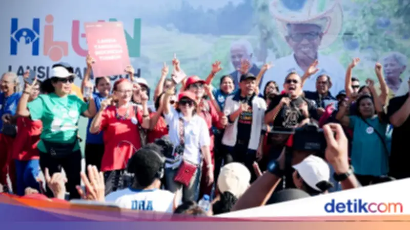 Lansia Bernyanyi Bareng Gubernur NTT di Puncak HLUN 2026