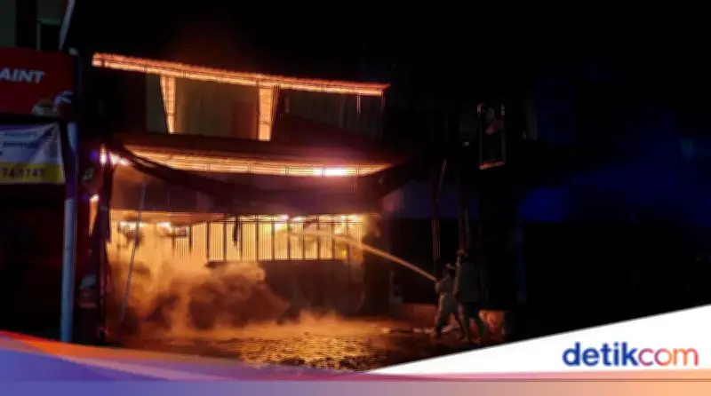 Lansia di Jombang Bakar Toko Grosir karena Sakit Hati Diusir