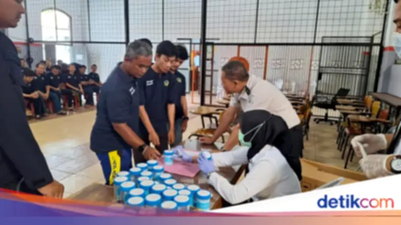 Lapas Kuningan Gelar Ikrar Bersih dan Tes Urine untuk Cegah Narkoba