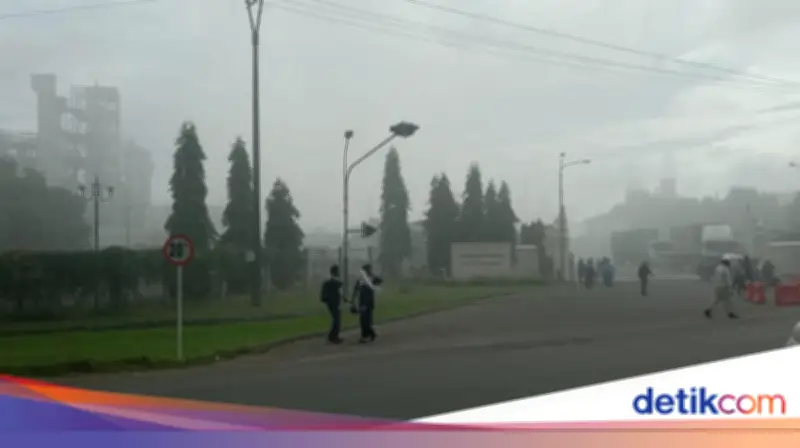 Ledakan Pabrik Kimia Cilegon Ganggu Perjalanan Kereta Commuter Line