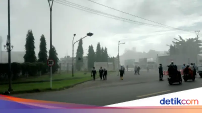 Ledakan Pabrik Kimia di Cilegon, Asap Putih dan Bau Menyengat Tercium Warga