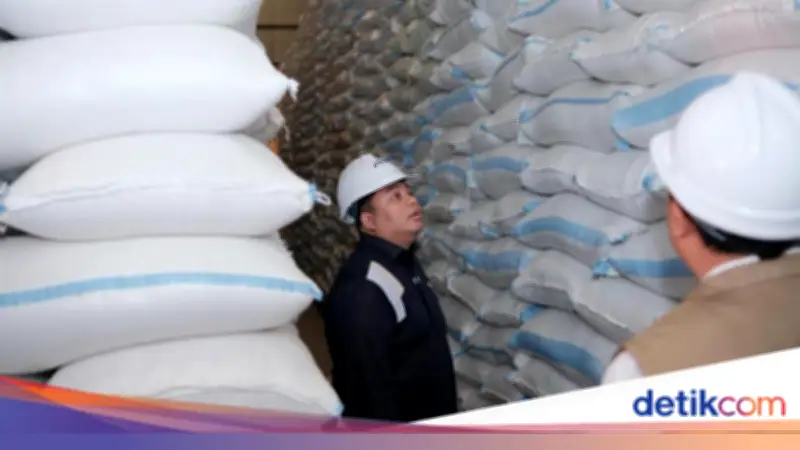Legislator Gerindra Tinjau Gudang Bulog Lumajang, Pastikan Stok Beras Aman