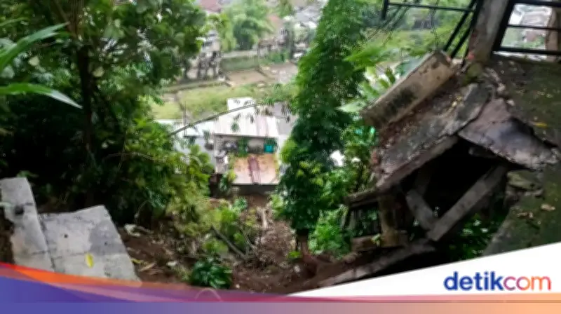 Longsor Tebing 30 Meter Timpa Lima Rumah di Bogor, Satu Luka