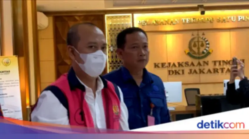 Mantan Dirjen SDA Kemen PU Tersangka Suap Rp 2 Miliar dan 2 Mobil Mewah