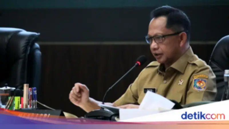 Mendagri Apresiasi Inflasi 2,42%, Minta Pemda Waspadai Dampak Geopolitik