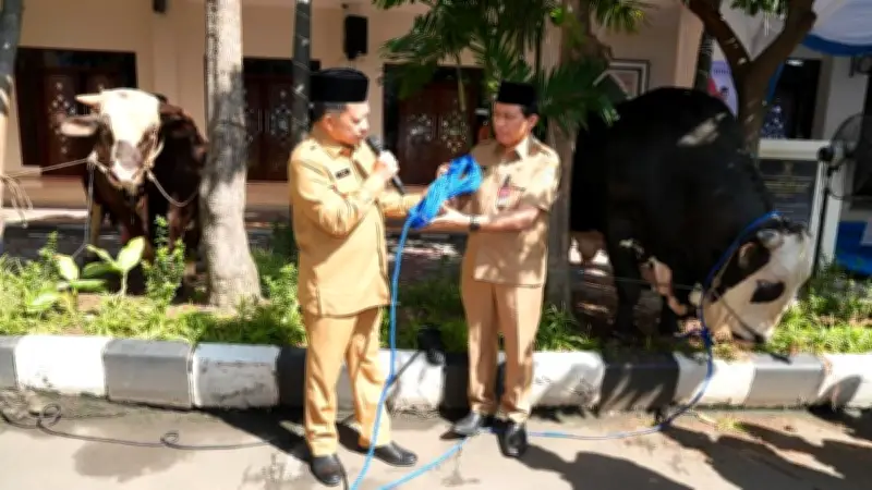 Mendagri Serahkan 360 Hewan Kurban Kemendagri dan BNPP