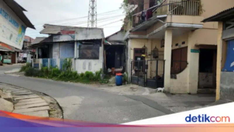 Menelusuri Jejak 'Pocong' yang Ternyata Pengamen Cosplay di Ciputat
