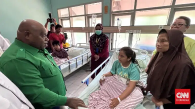 Menteri HAM Pigai Jenguk Siswa Keracunan MBG, Soroti Pengelolaan Dapur