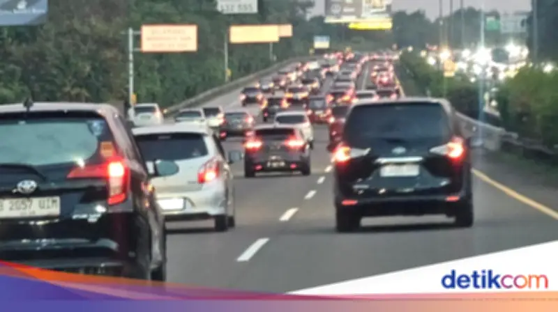 Mobil Pecah Ban Massal di Tol Jagorawi, Jasa Marga Siap Ganti Rugi