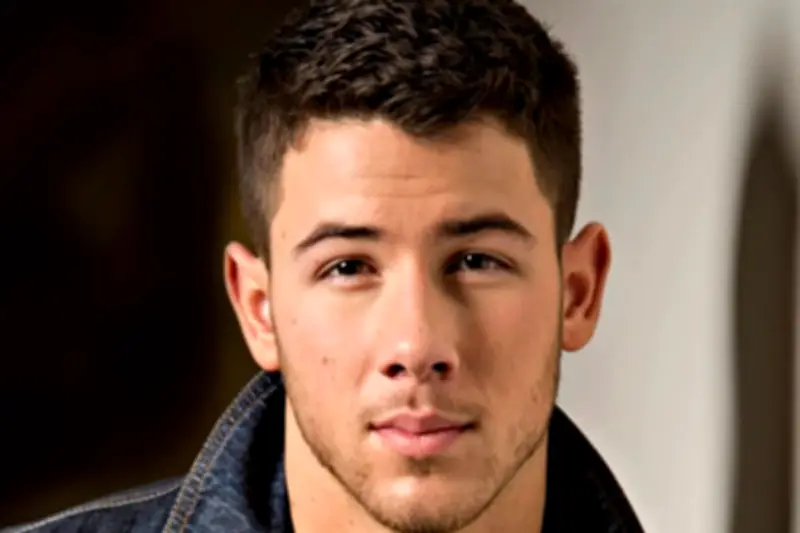 Nick Jonas Sering Diminta Nyanyikan Lagu Jealous di Pernikahan Teman