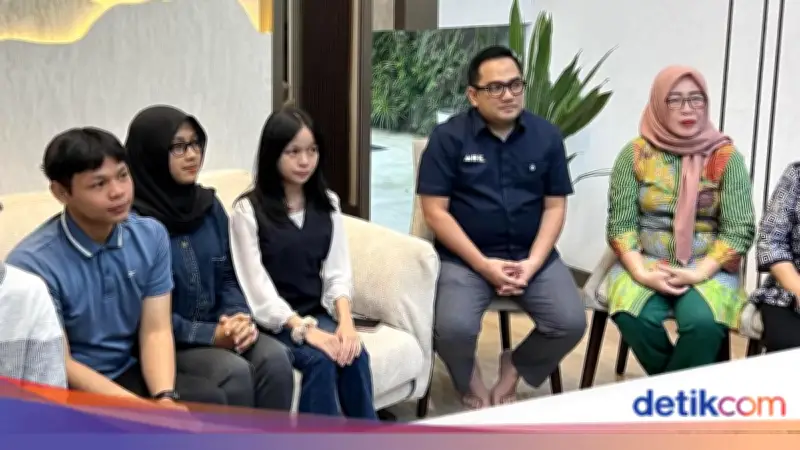 Ocha Peserta LCC MPR Ucapkan Terima Kasih Atas Dukungan Masyarakat