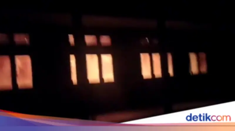 OPM Bakar SMPN Yahukimo Usai Bunuh 10 Pendulang Emas