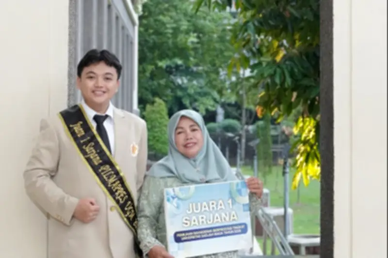 Orang Tua Lulusan SD dan TKW, Deni Sukses Jadi Mahasiswa