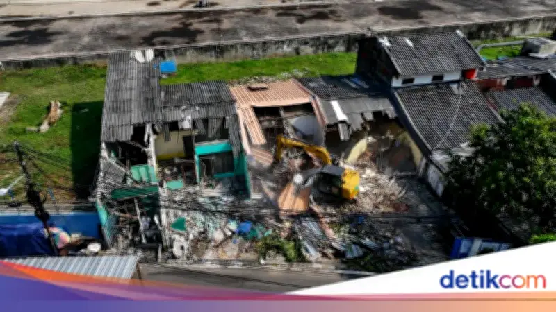 PAM Jaya Tertibkan 15 Rumah Dinas di Kawasan IPA Pejompongan II Jakarta