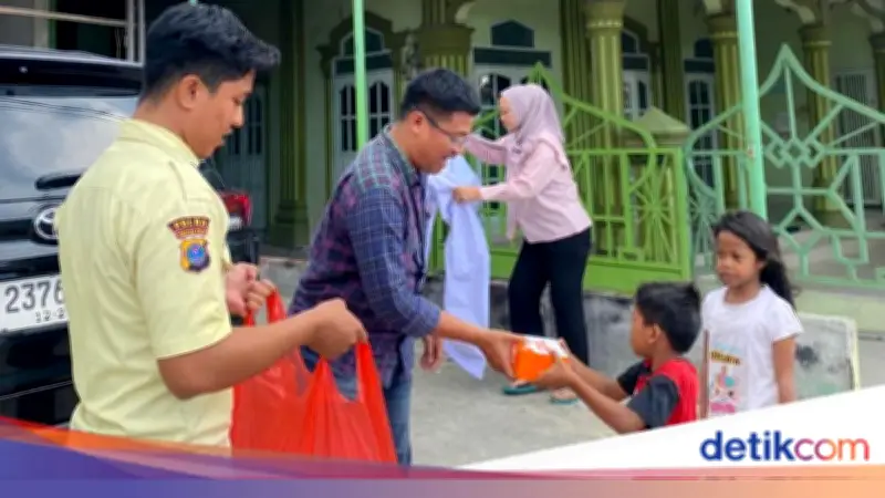 Pegadaian Salurkan Bantuan Sosial ke Warga Sekitar Masjid di Medan