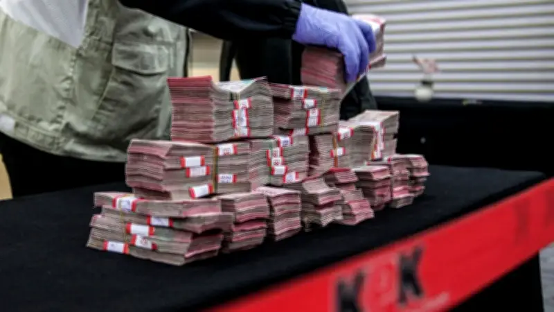 Pejabat Bea Cukai Diduga Terima Dolar Singapura dari Blueray