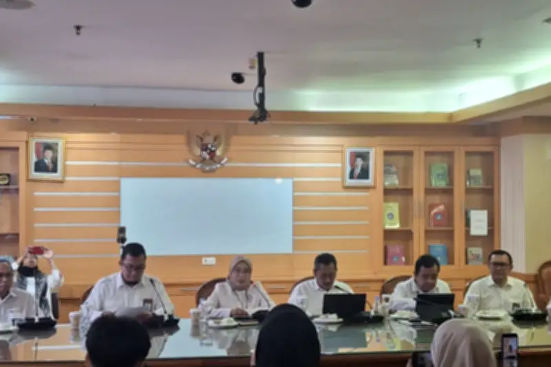 Pemerintah Tegaskan Tidak Ada PHK Massal Guru Non-ASN