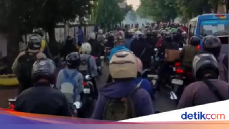 Pemotor Nekat Terobos Tawuran di Klender Jaktim Demi Tak Terlambat Kerja