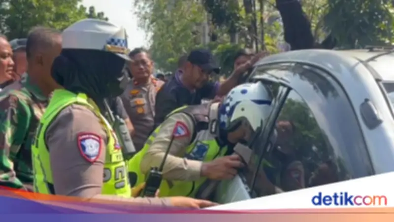 Pengemudi Tewas dalam Mobil di Jakbar, Obat-obatan Ditemukan di Dashboard