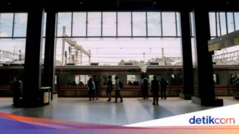 Penumpang KRL Ungkap Ciri Pria Ngintip di Bawah Peron Stasiun Kebayoran