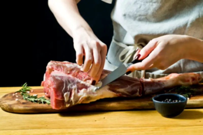 Penyebab Daging Kambing Berbau Prengus Menurut Ahli